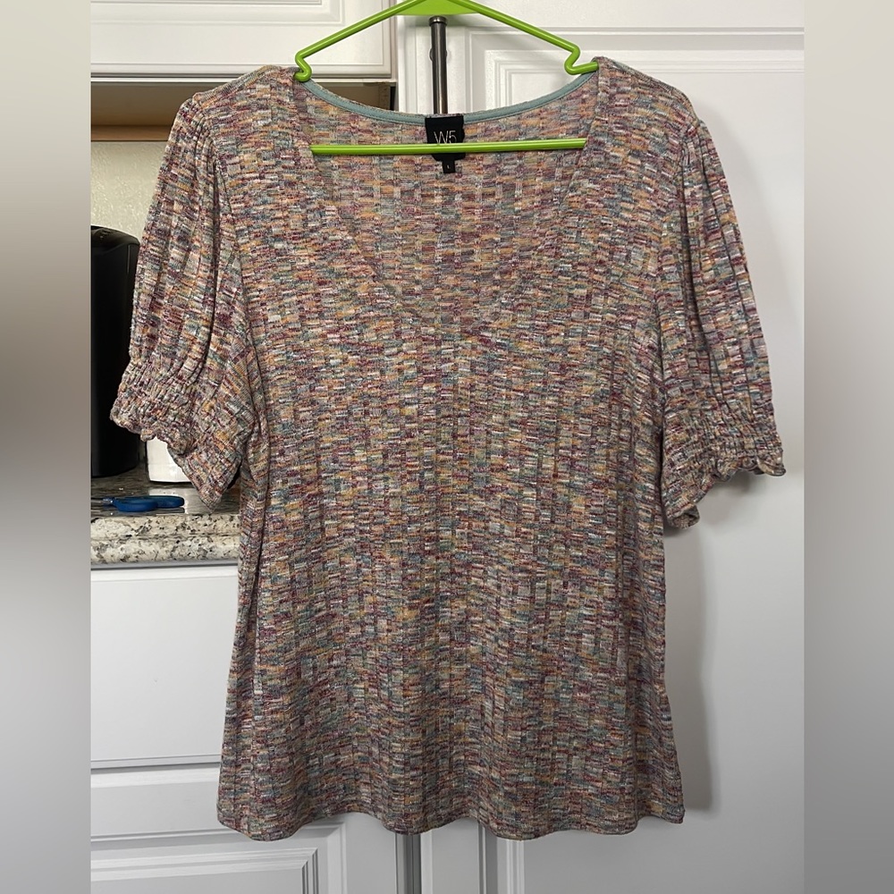 Mixed color W5 shirt. With semi puff selves. Very soft! Size L